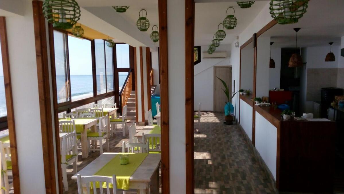 Hemingway Rooms In Happy Beach فارنا المظهر الخارجي الصورة