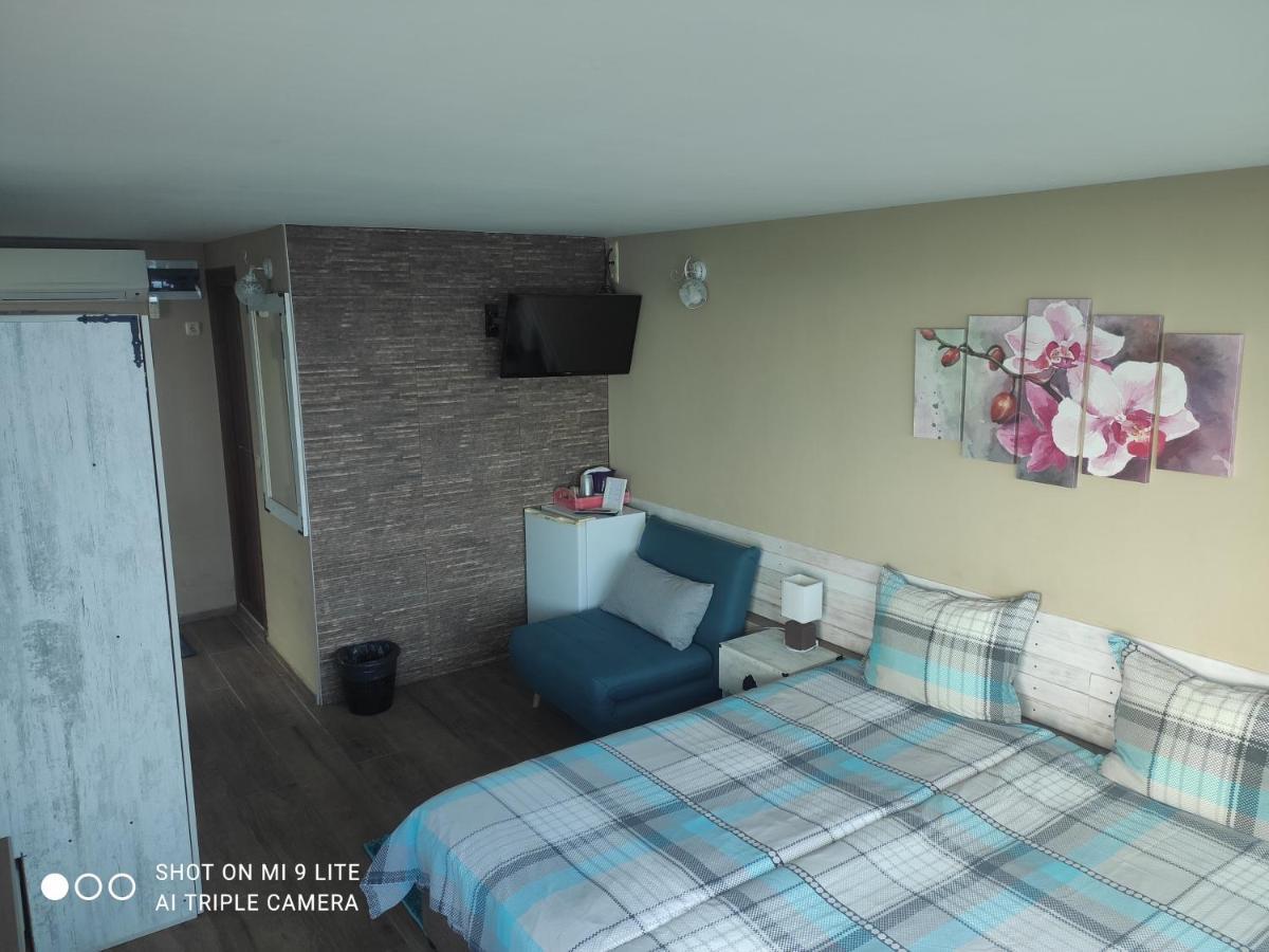 Hemingway Rooms In Happy Beach فارنا المظهر الخارجي الصورة